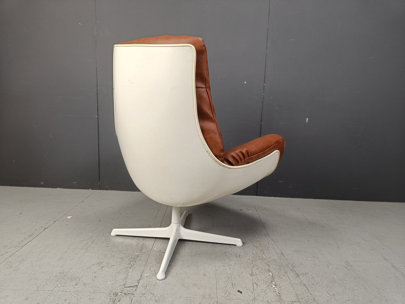 photo furniture Space Age Fiberglass Swivel Chair, 1960s