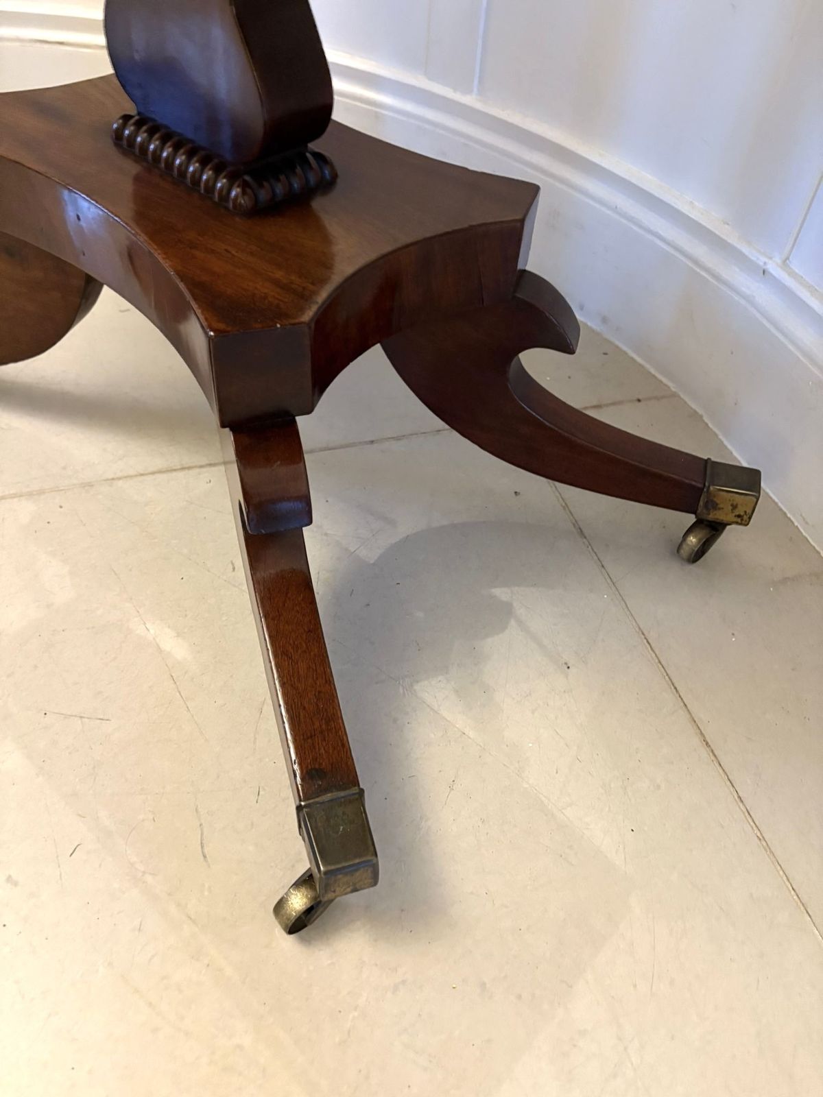 photo furniture Outstanding Quality Antique 19th Century Figured Mahogany Tea Table