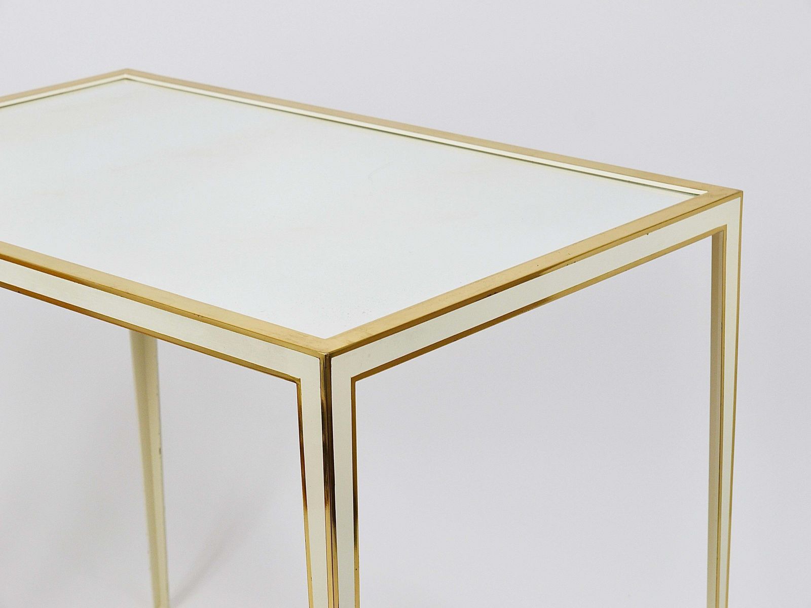 photo vintage A Pair Of Vereinigte Werkstätten Brass & White Mirror Tables, Germany, 1970s