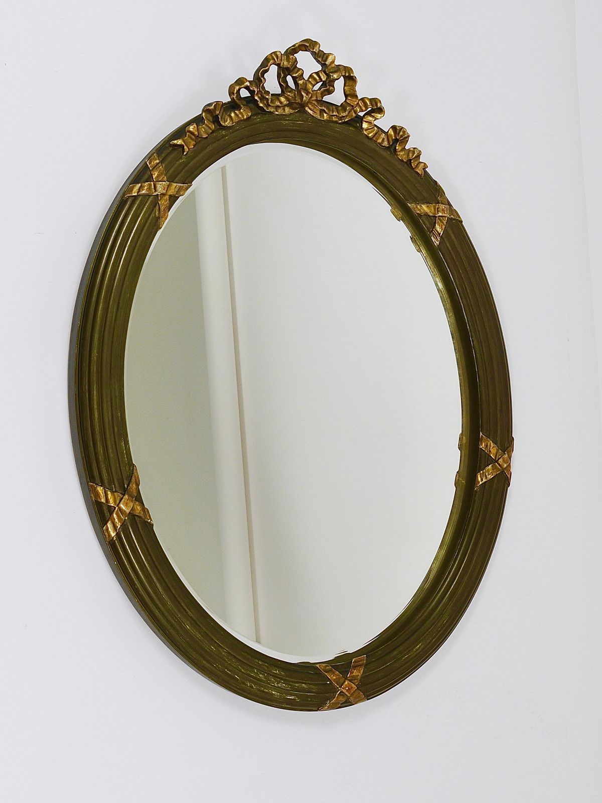 Neoclassical Oval Gilt Wood Gustavian Style Faceted Wall Mirror, Italy, 1900s photo 1290.0