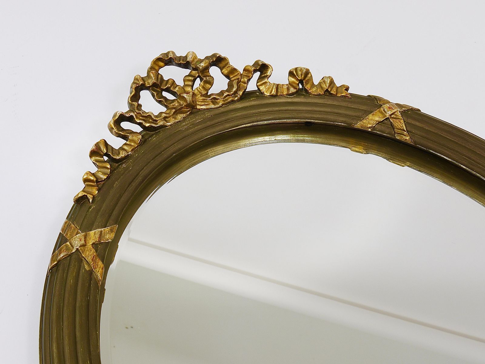 Neoclassical Oval Gilt Wood Gustavian Style Faceted Wall Mirror, Italy, 1900s photo vinterior