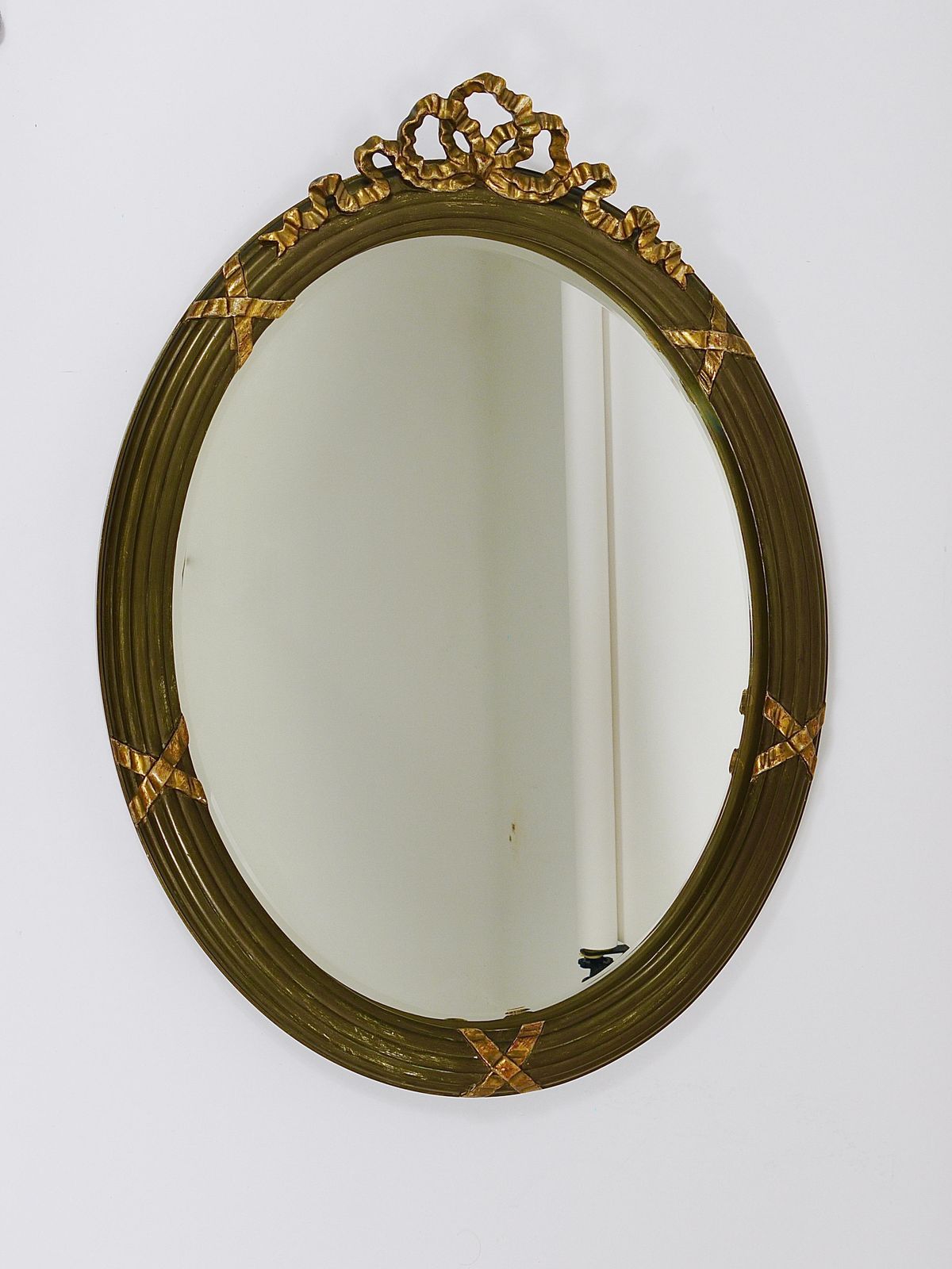 Neoclassical Oval Gilt Wood Gustavian Style Faceted Wall Mirror, Italy, 1900s photo vintage