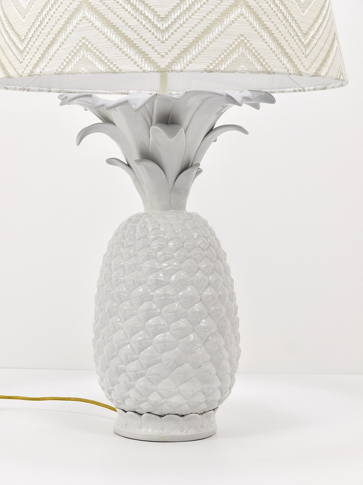 Tommaso Barbi Style White Pineapple Hollywood Regency Table Lamp, Italy, 1970s photo buy