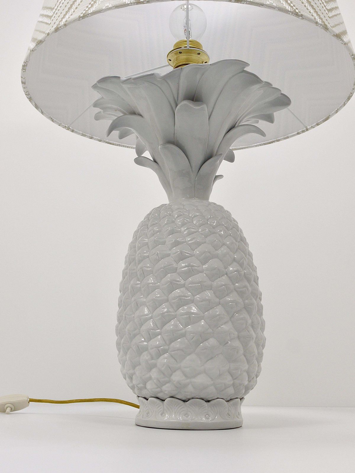 photo vinterior Tommaso Barbi Style White Pineapple Hollywood Regency Table Lamp, Italy, 1970s