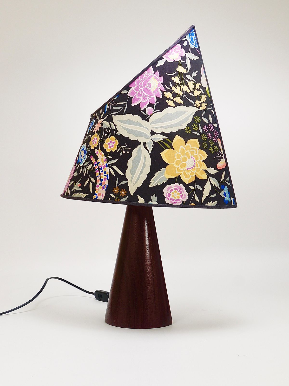 photo vintage A Pair Missoni Post Modern Table Side Lamps By Massimo Valloto, Italy, 1980s