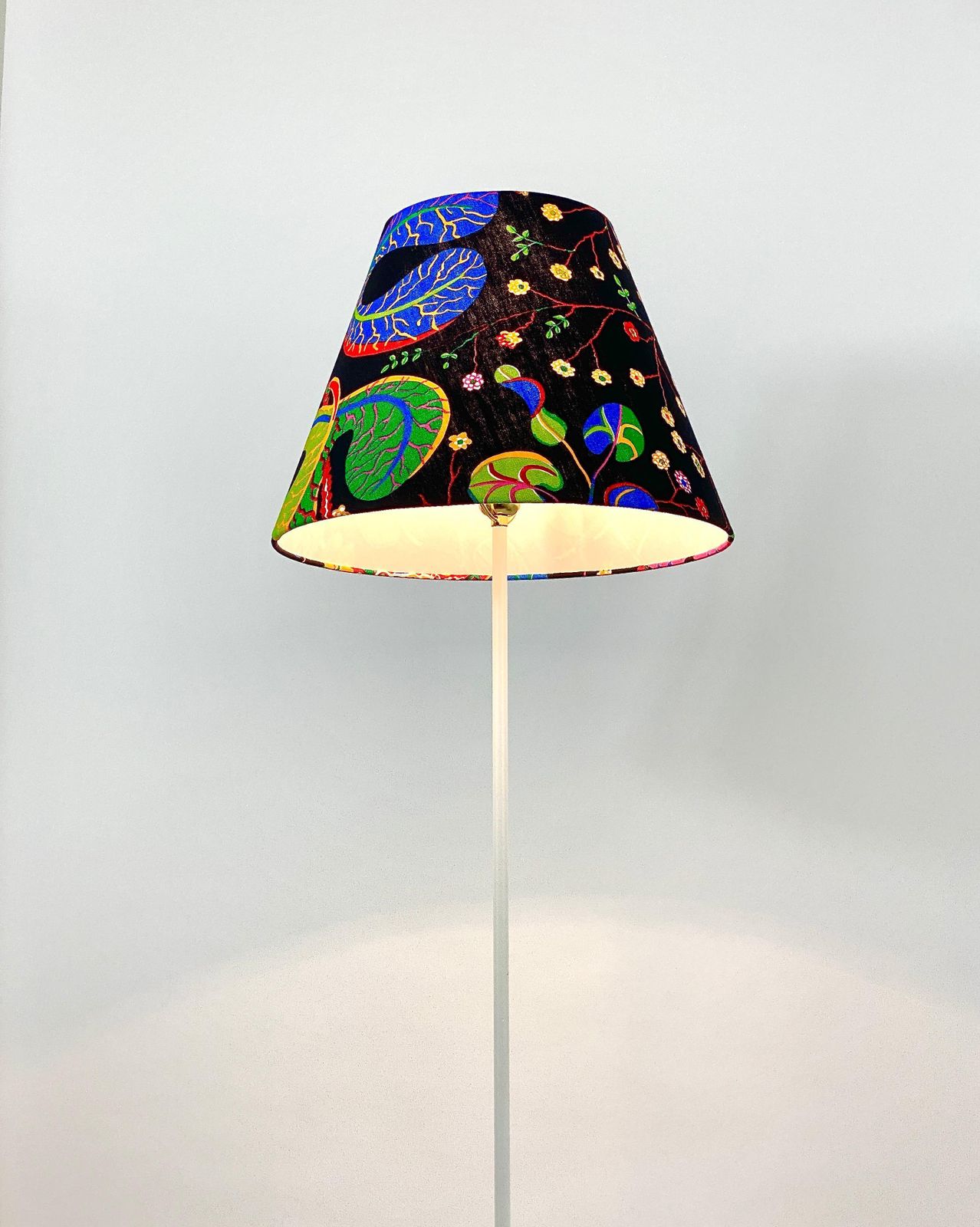 Josef Frank X J.T. Kalmar (Haus & Garten) White Tripod Brass Floor Lamp #2057 photo vinterior