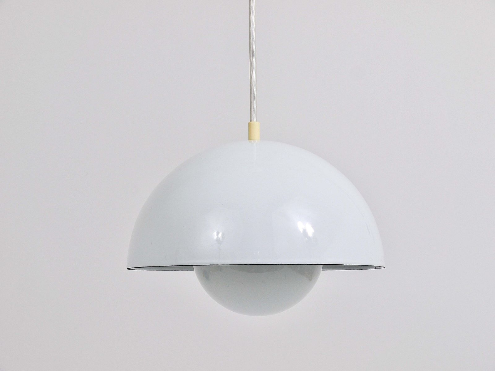 White Verner Panton Flowerpot Pendant Lamp, Louis Poulsen, Denmark, 1969 photo vinterior