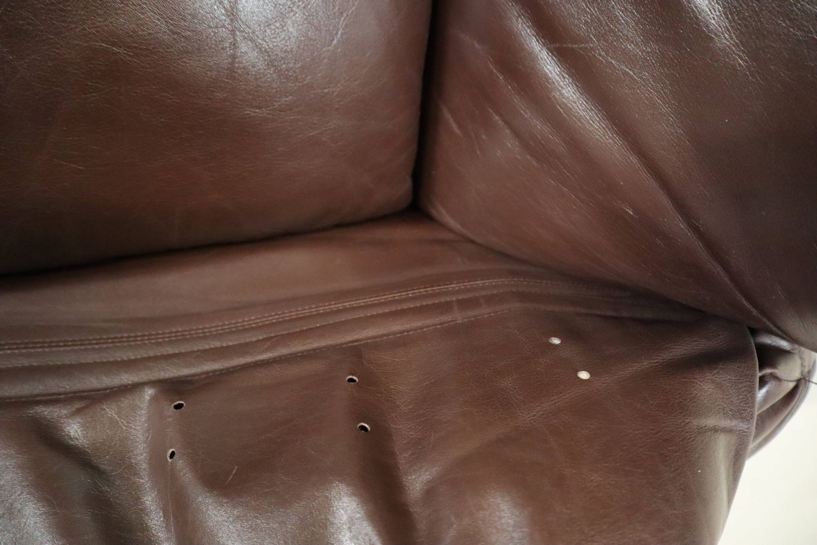 photo for sale Pair Of Maralunga Leather Armchairs By Vico Magistretti For Cassina, 1974