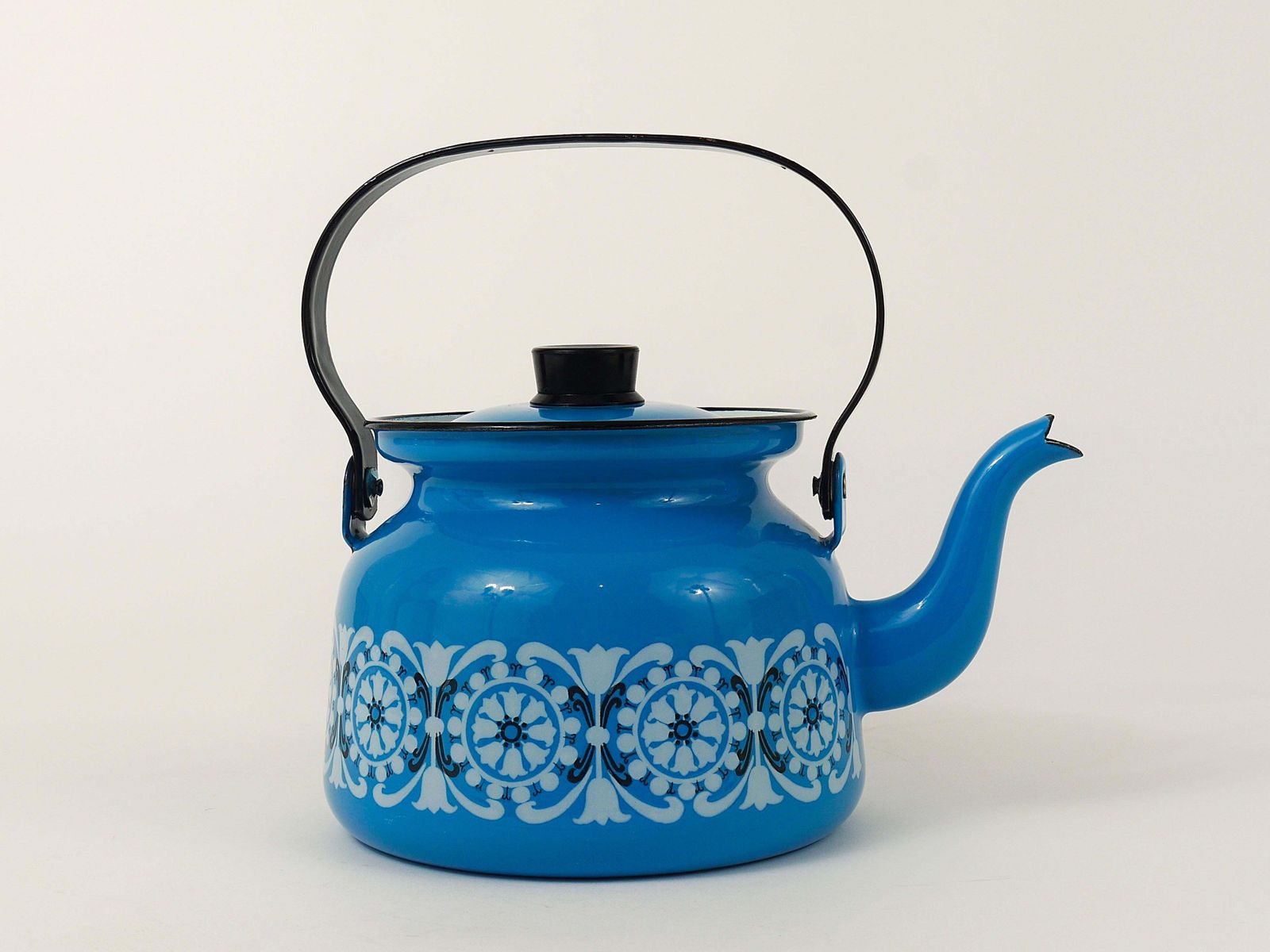 Kaj Franck Mid Century Enamel Tea Pot Kettle, Finel Arabia, Finland photo furniture