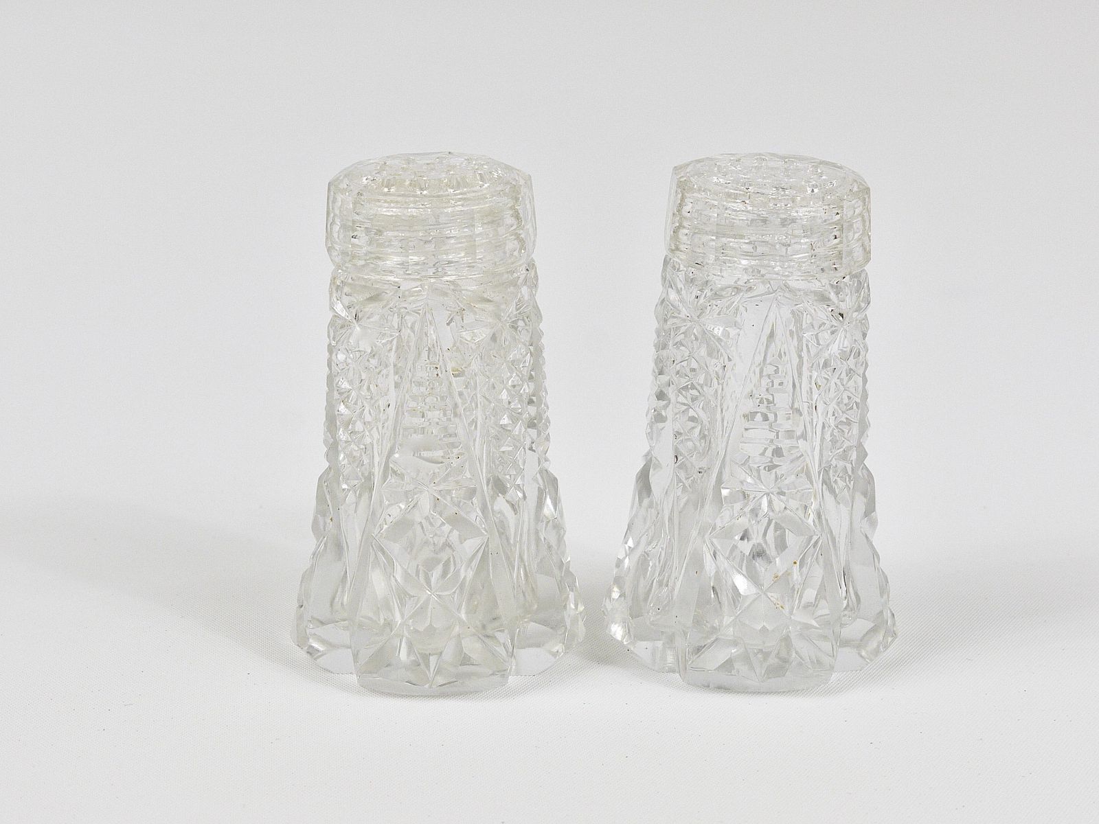 French Art Nouveau Salt & Pepper Shakers, Facetted Crystal Glass From The 1920s photo vintage