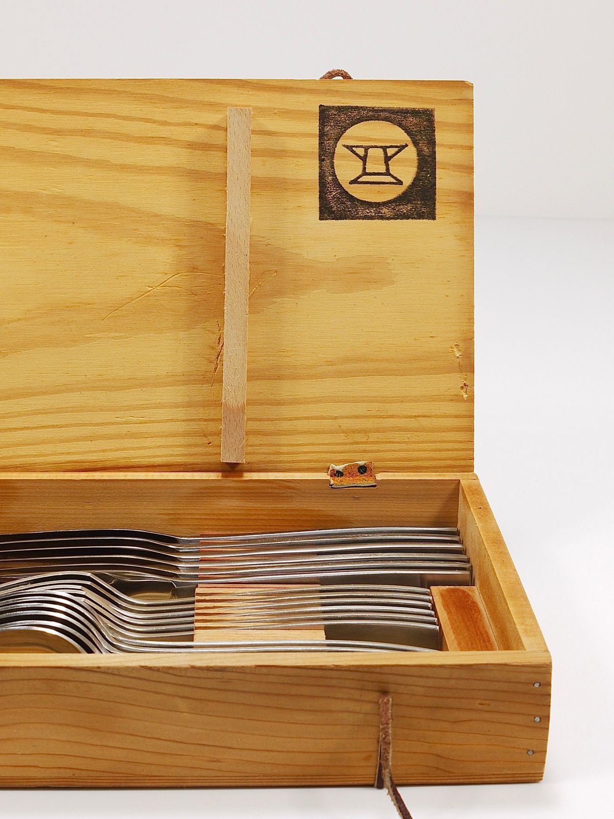 photo vinterior Boxed Helmut Alder Amboss 2050 Flatware Cutlery For Six, 30 Pcs., Austria, 1950s