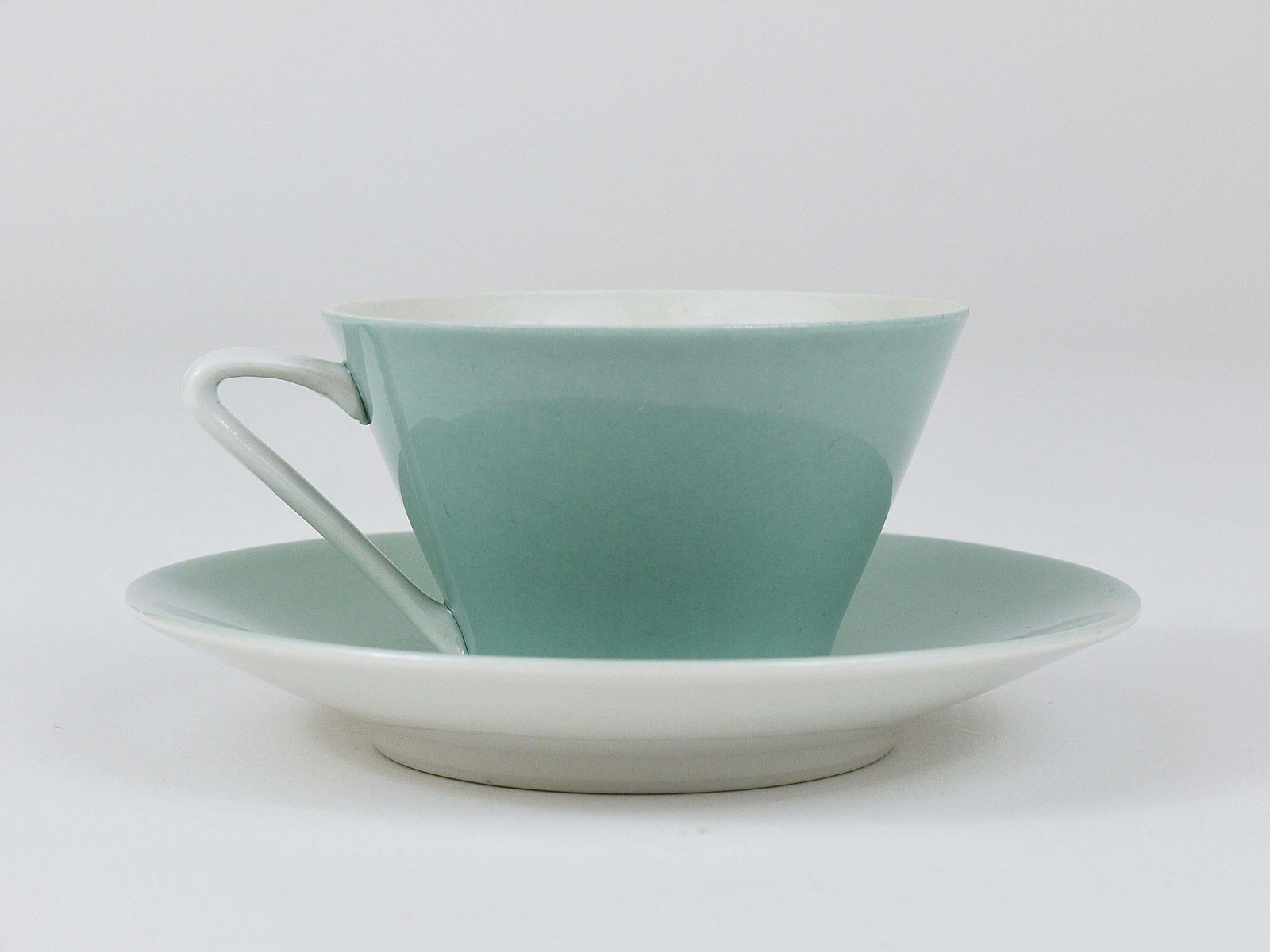 photo furniture 6 Midcentury Pastel Daisy Porcelain Espresso Coffee Cups, Lilien, Austria, 1950s