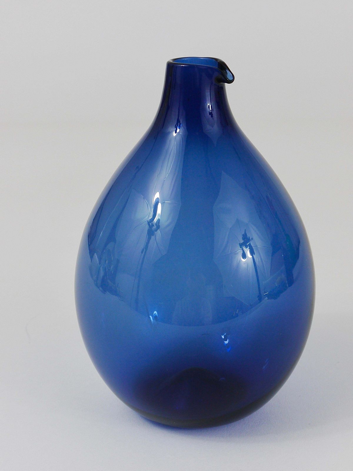 Signed Blue Timo Sarpaneva Pullo Bird Bottle Glass Vase, Iittala, Finland, 1950s photo vinterior