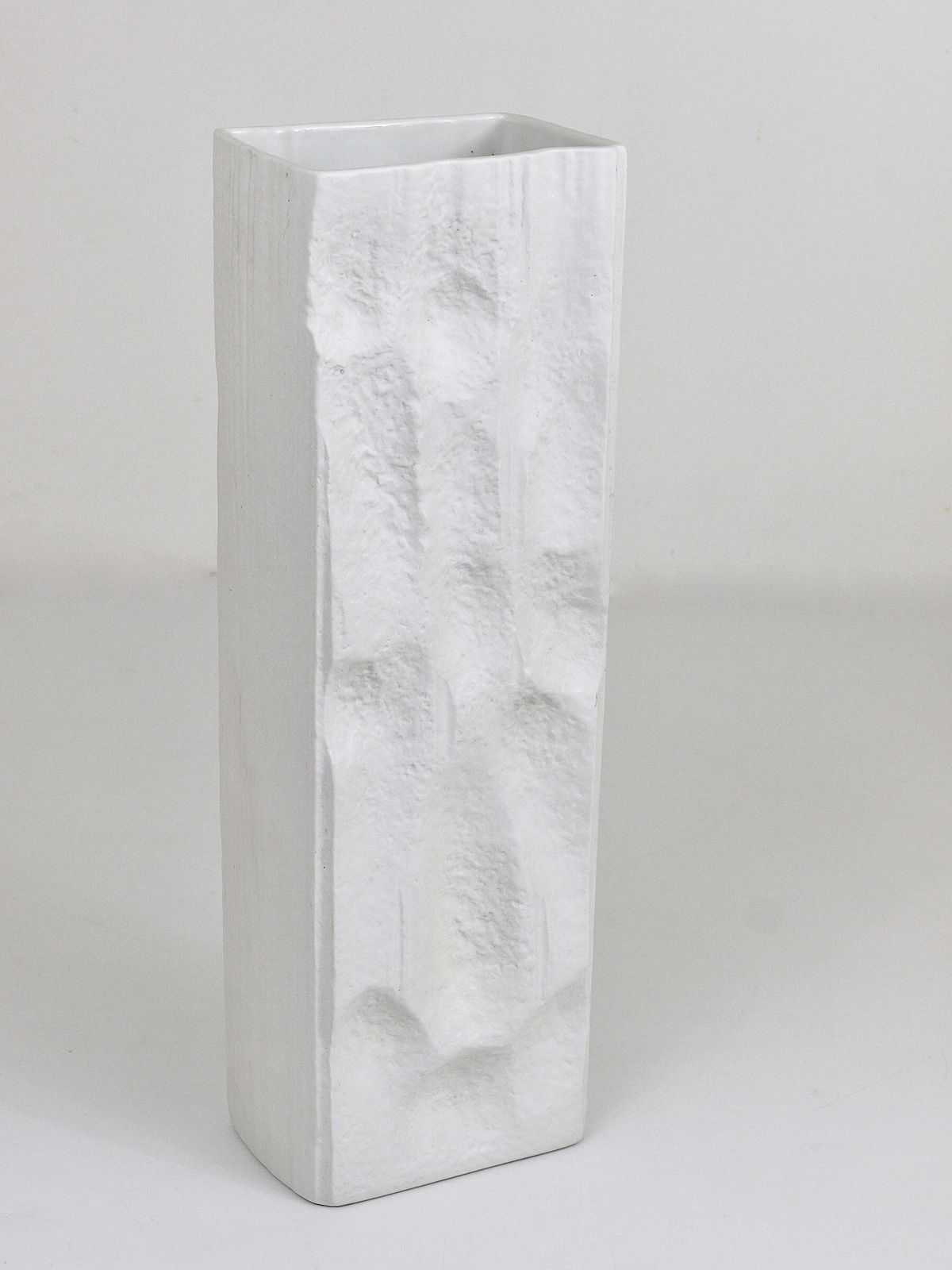 Huge White Relief Op Art Porcelain Vase, Martin Freyer, Rosenthal Germany, 1960s photo 476.0