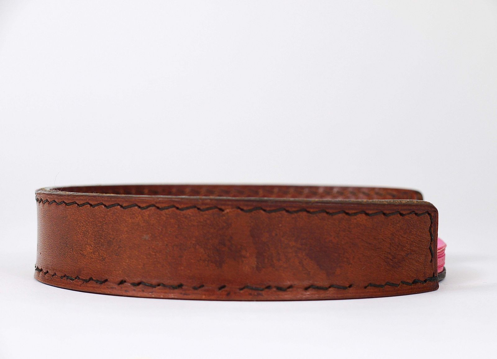 637.0 Midcentury Carl Auböck Brown Tan Leather Note Dispenser Holder, Austria, 1950s photo