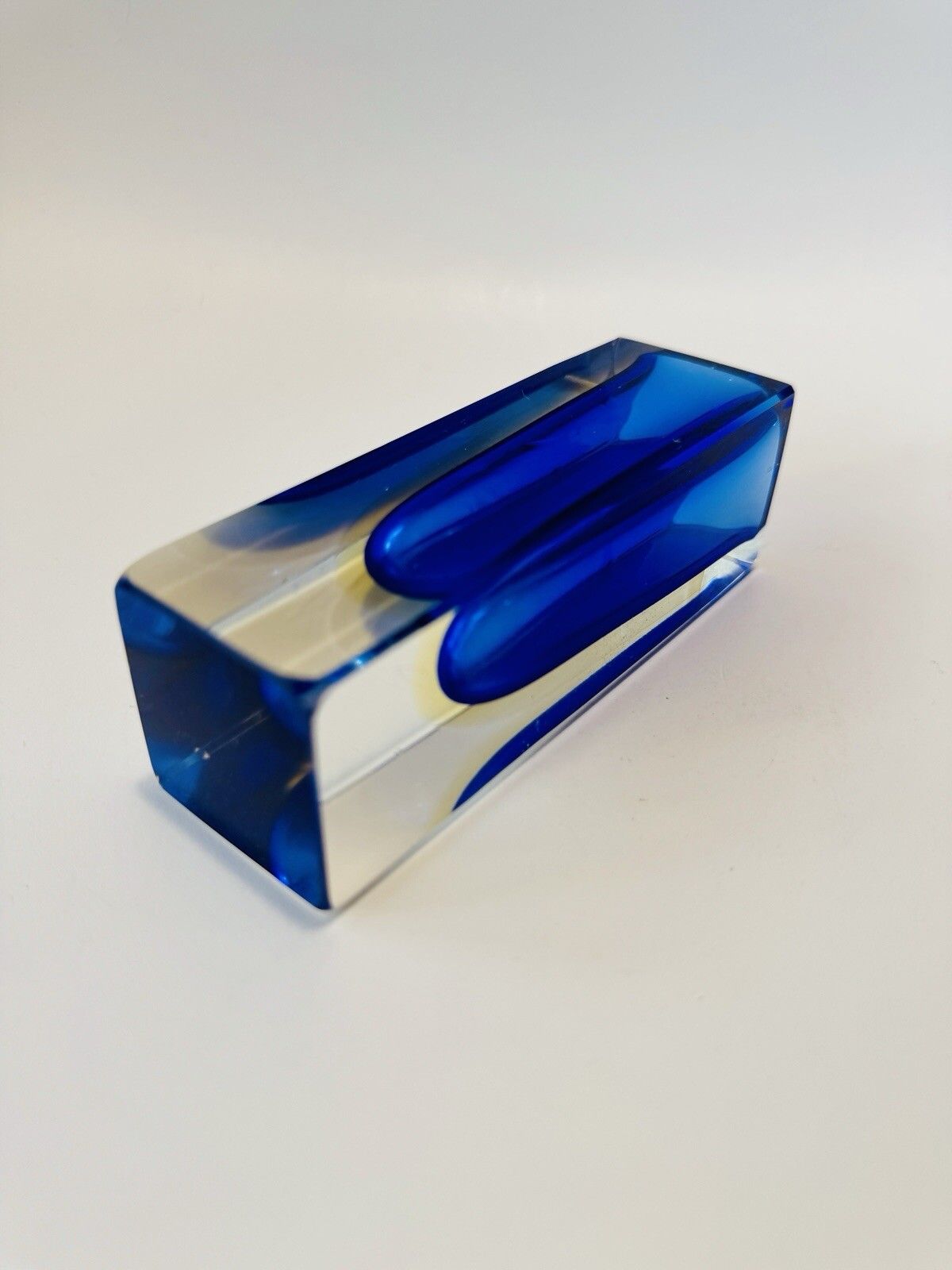 photo vinterior Beautiful Murano Faceted Cobalt Blue & Pale Amber Sommerso Glass Block Vase