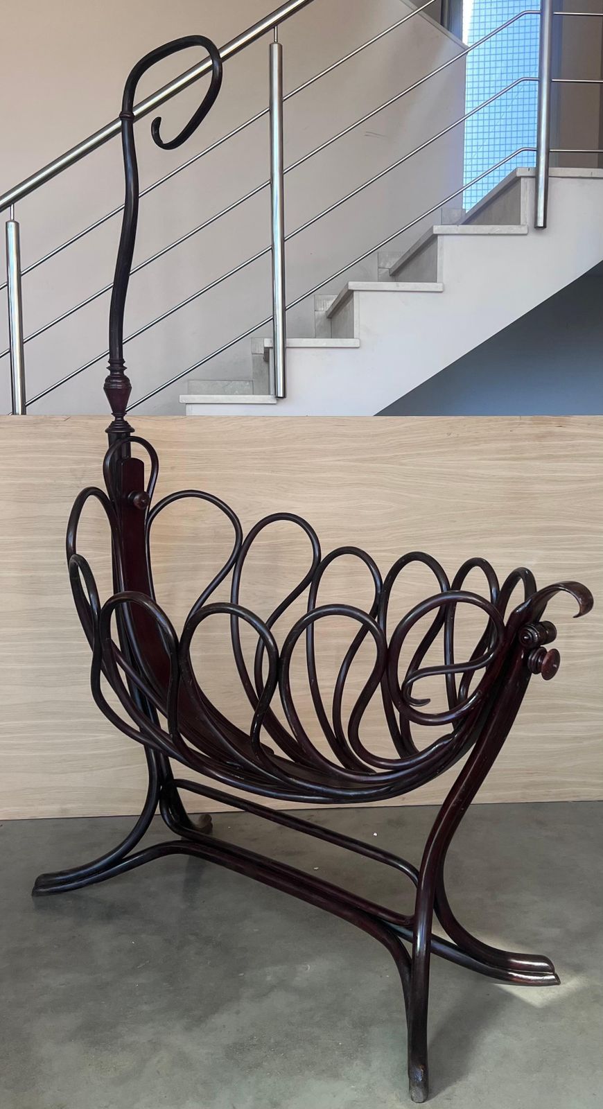 Berceau en bois courbé attribué à Jacob & Josef Kohn, Vienne, XIXe siècle photo furniture
