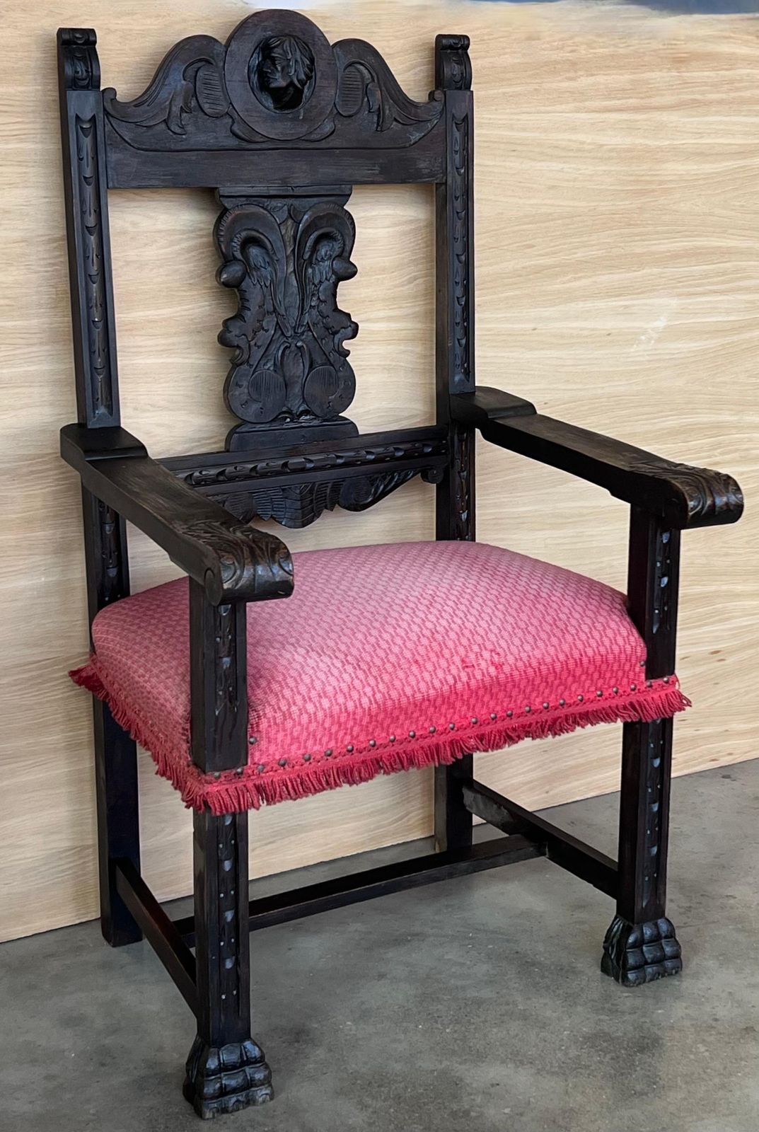 Fauteuil d'autel colonial espagnol sculpté, assise en velours rouge et dossier sculpté, XIXe siècle photo 2365.0