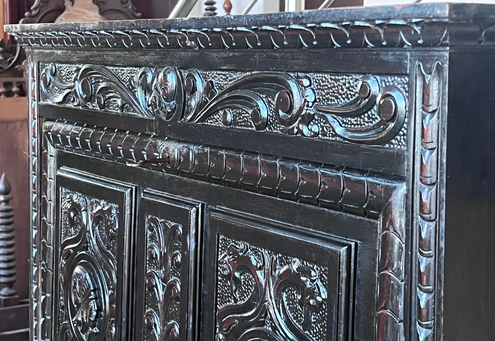 photo for sale Cabinet sur piédestal de style baroque espagnol, Bargueno ou Varqueno, XXe siècle