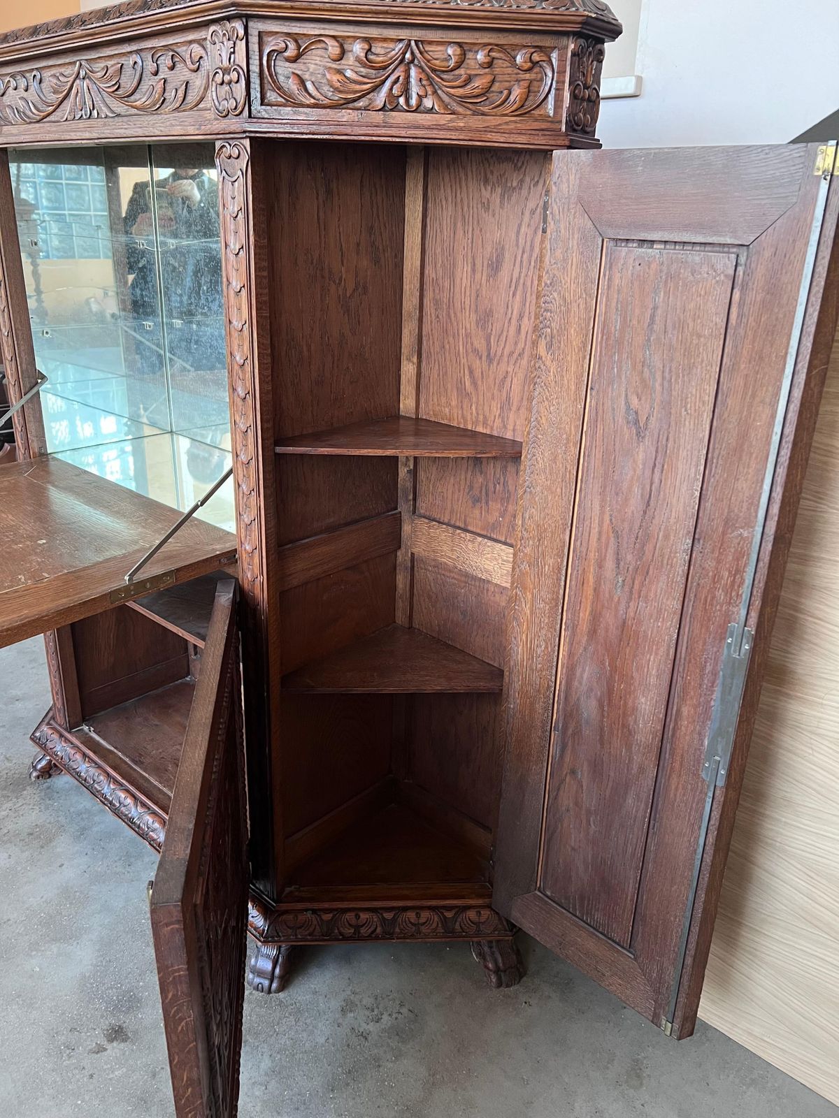 Mobilier Cabinet bar espagnol de style baroque en noyer sculpté, années 1910 photo
