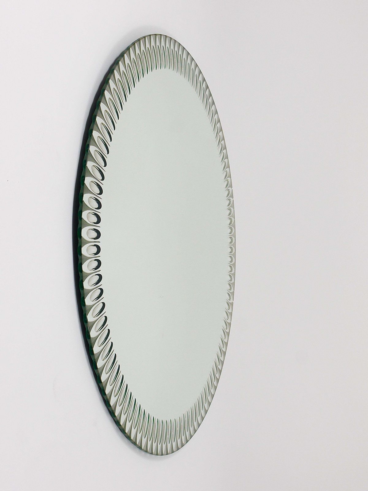 Exceptional Cristal Arte Optical Effect Facetted Round Wall Mirror, Italy, 1960s photo Home Decor