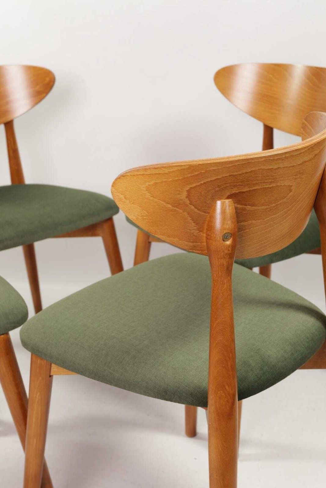 Modern Dining Chairs Set Of 4 , Green Velvet Fabric Office Chairs, Beech Wooden Chairs photo buy