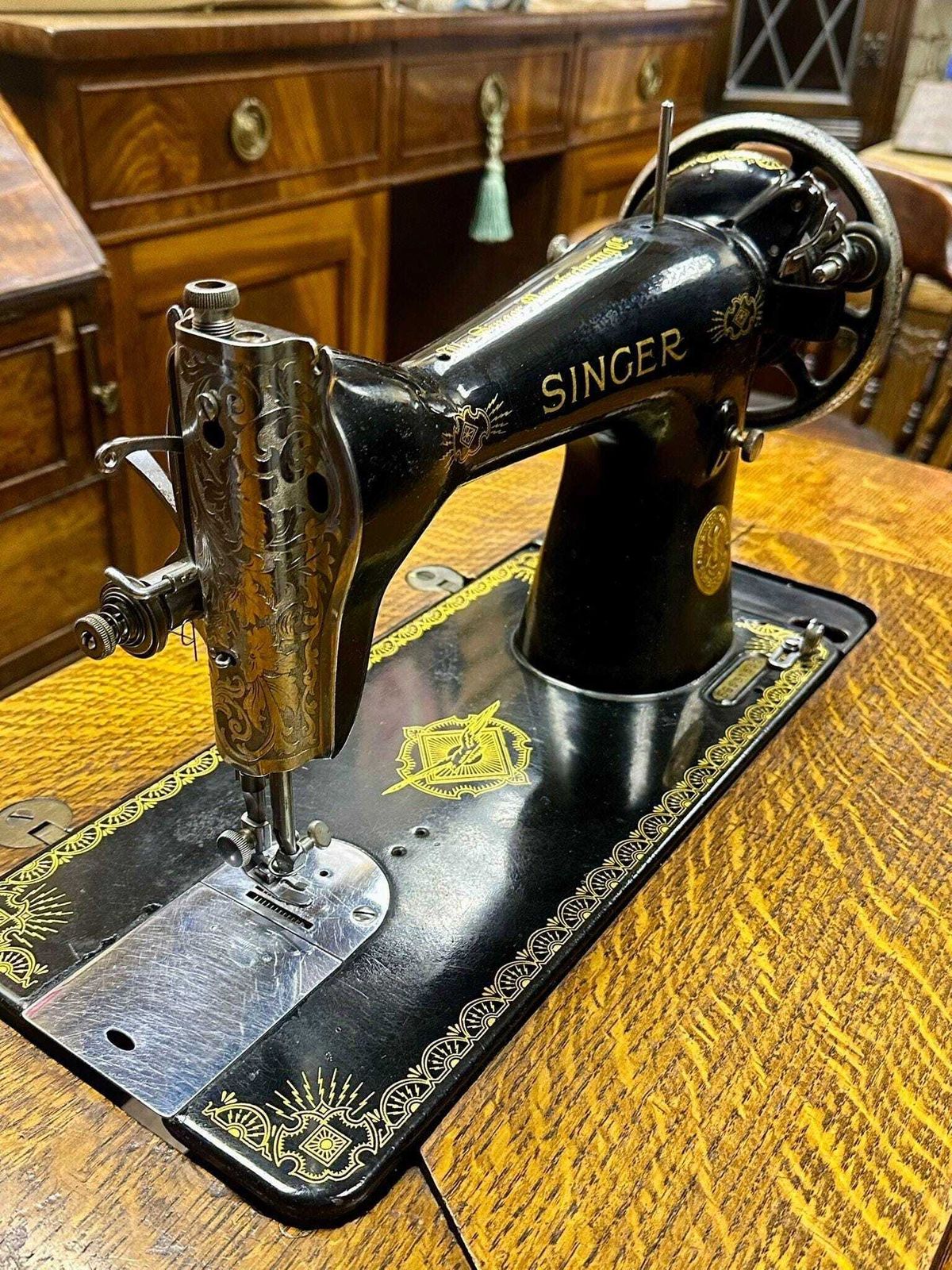 Vintage Singer Sewing Machine / Model 15k80 Central Bobbin / 19th Century/ Free Delivery photo vinterior