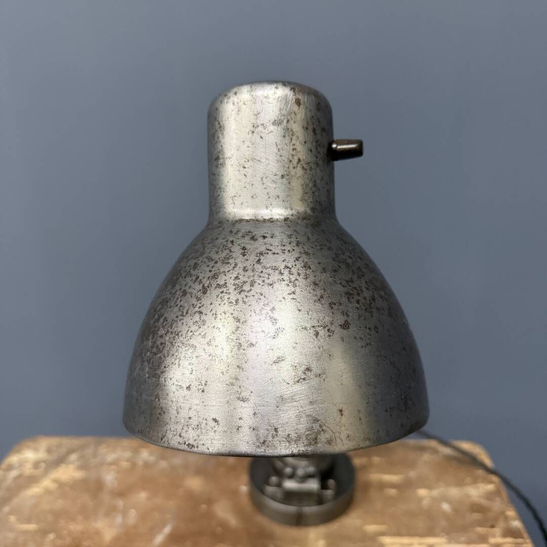 photo furniture Kandem Werkplaats Tafellamp Model 745 Met Kleine Kap