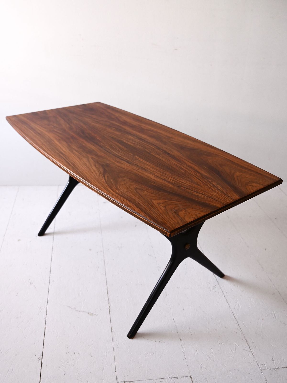 photo furniture Scandinavian Coffee Table With Black Legs