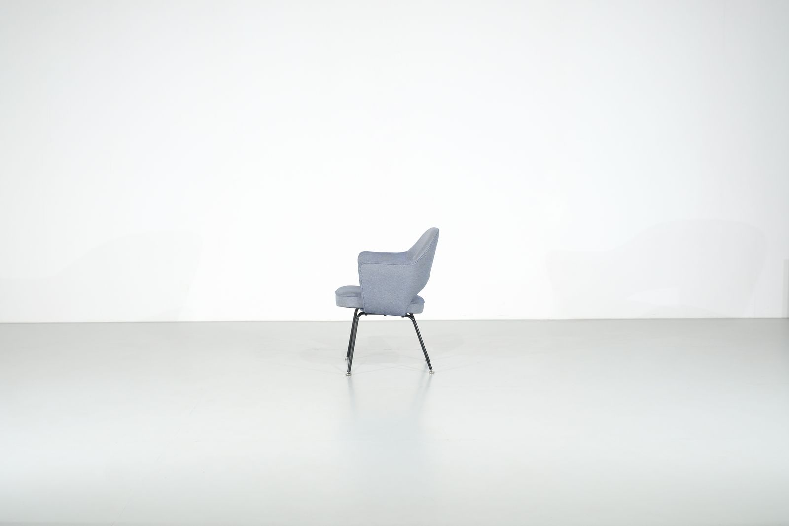 Armchair "Conference" By Eero Saarinen Produced By Knoll For Ibm, USA 1957. photo Furniture