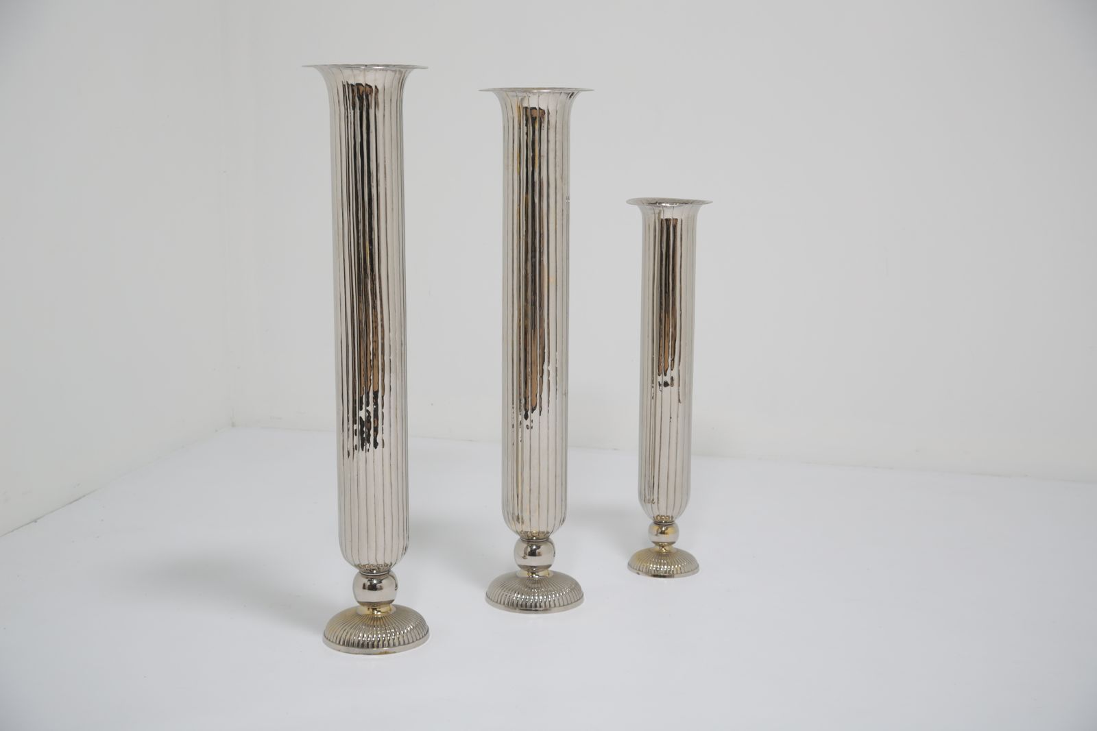 Vintage American Tall Ribbed Trumpet Flute Vase, 1950s. photo vinterior
