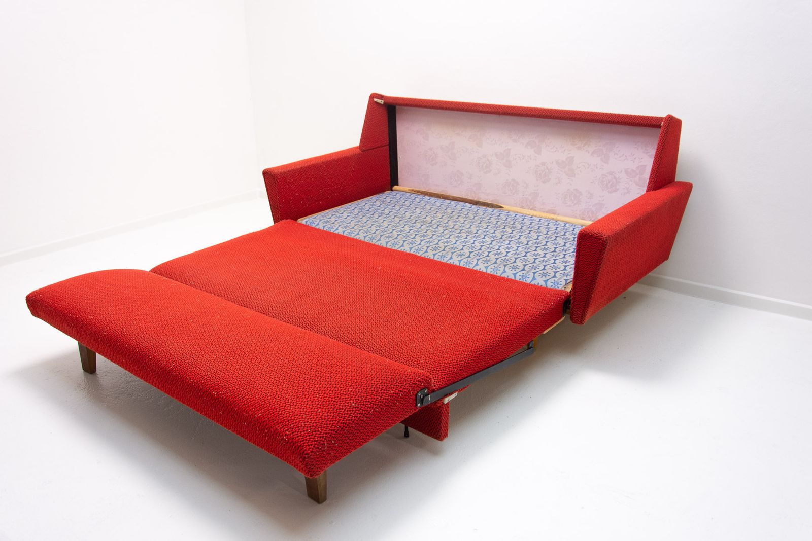 photo furniture Mid Century Opvouwbare Slaapbank, Ca. Jaren 1960, Tsjecho Slowakije