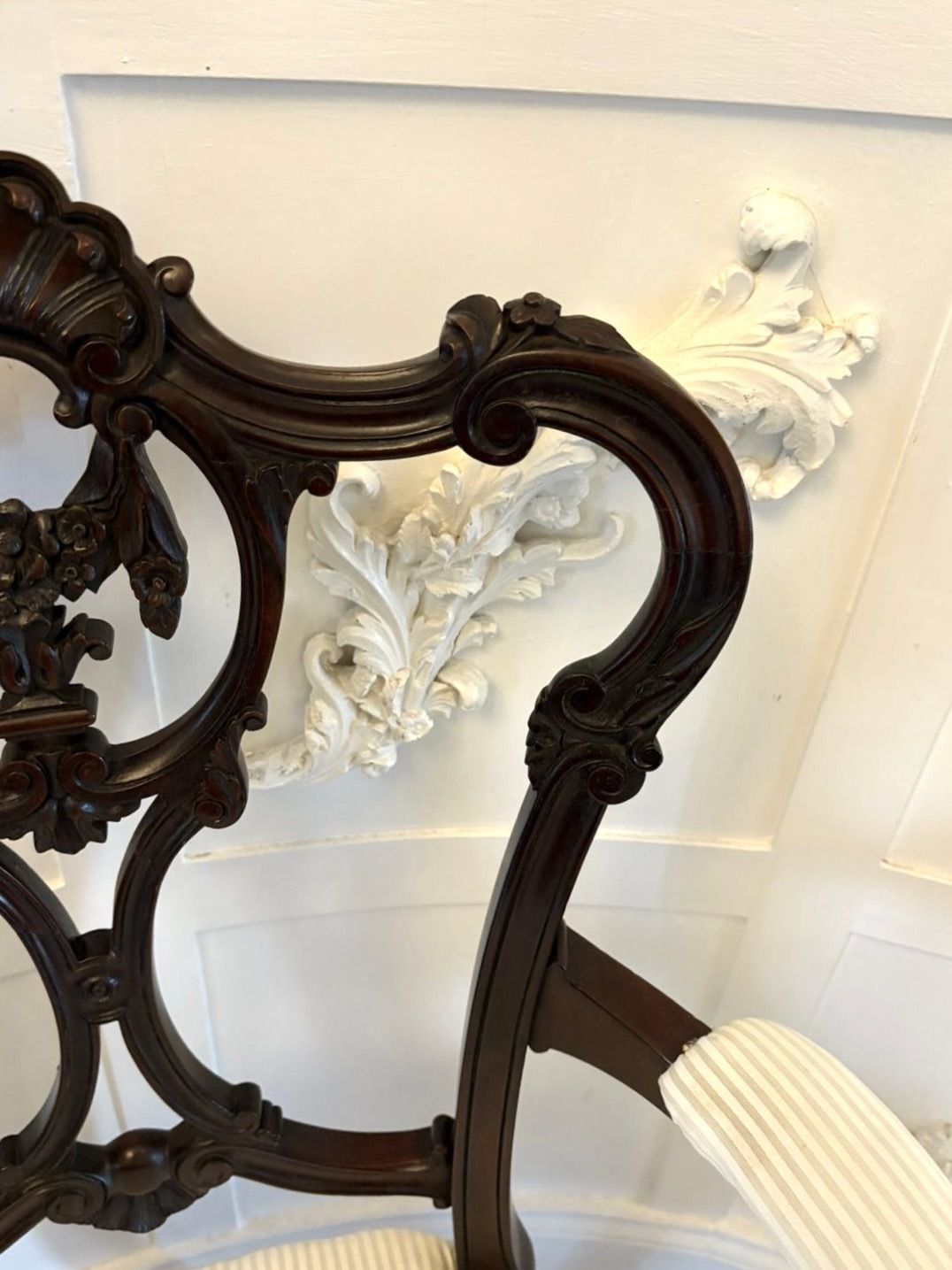 photo furniture Antique 19th Century Quality Carved Mahogany Office Chair