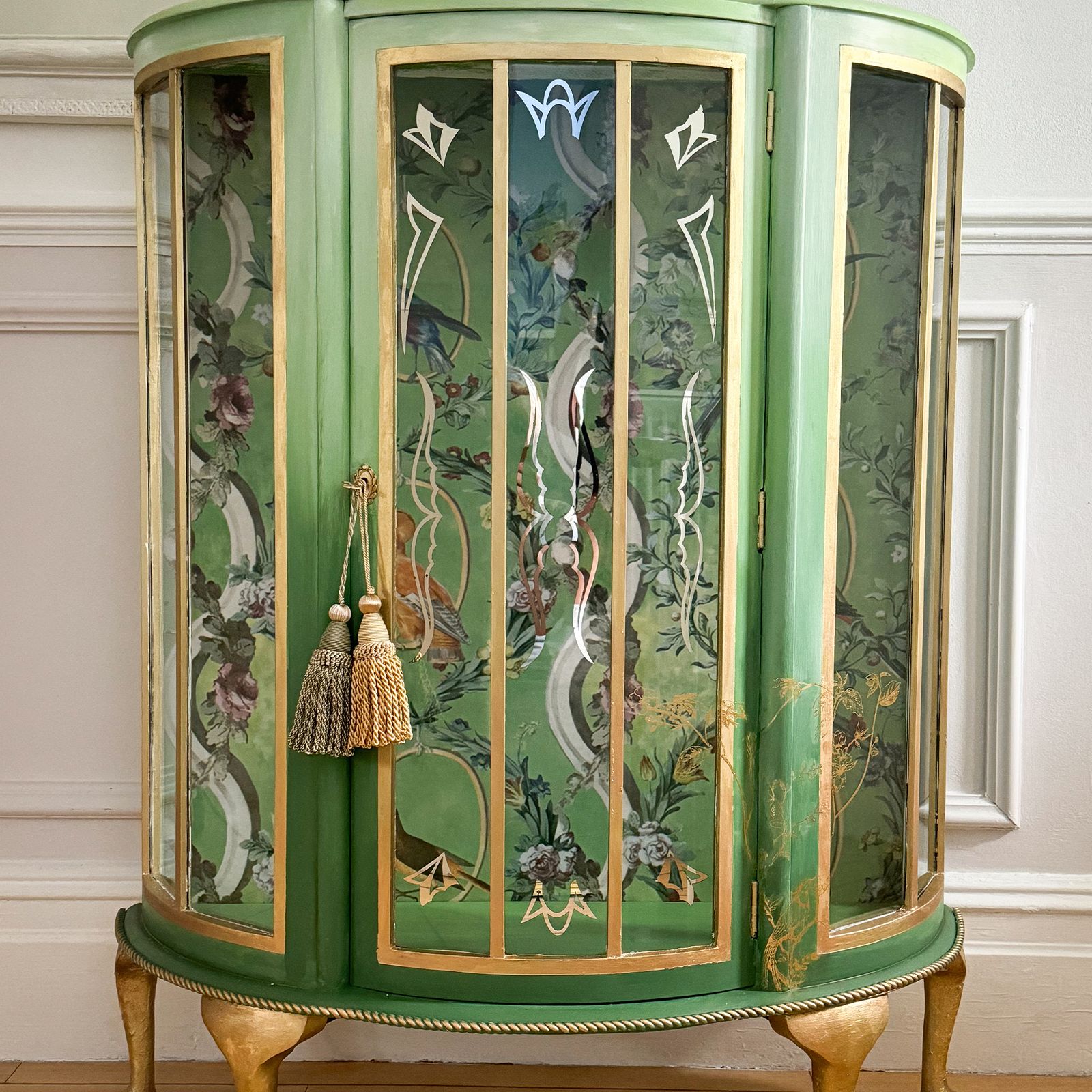 Professionally Finished Paradise Green And Gold Luxury Drinks Cabinet Hand Painted photo Furniture