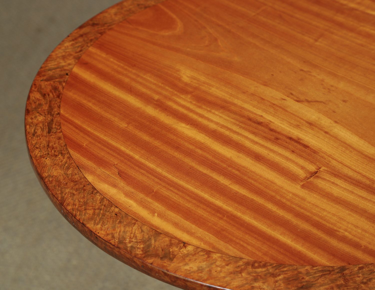 photo furniture English Regency Satinwood Burr Oak & Yew Wood Wine Round Circular Wine / Centre / Occasional / Lamp Pedestal Table (Circa 1820)