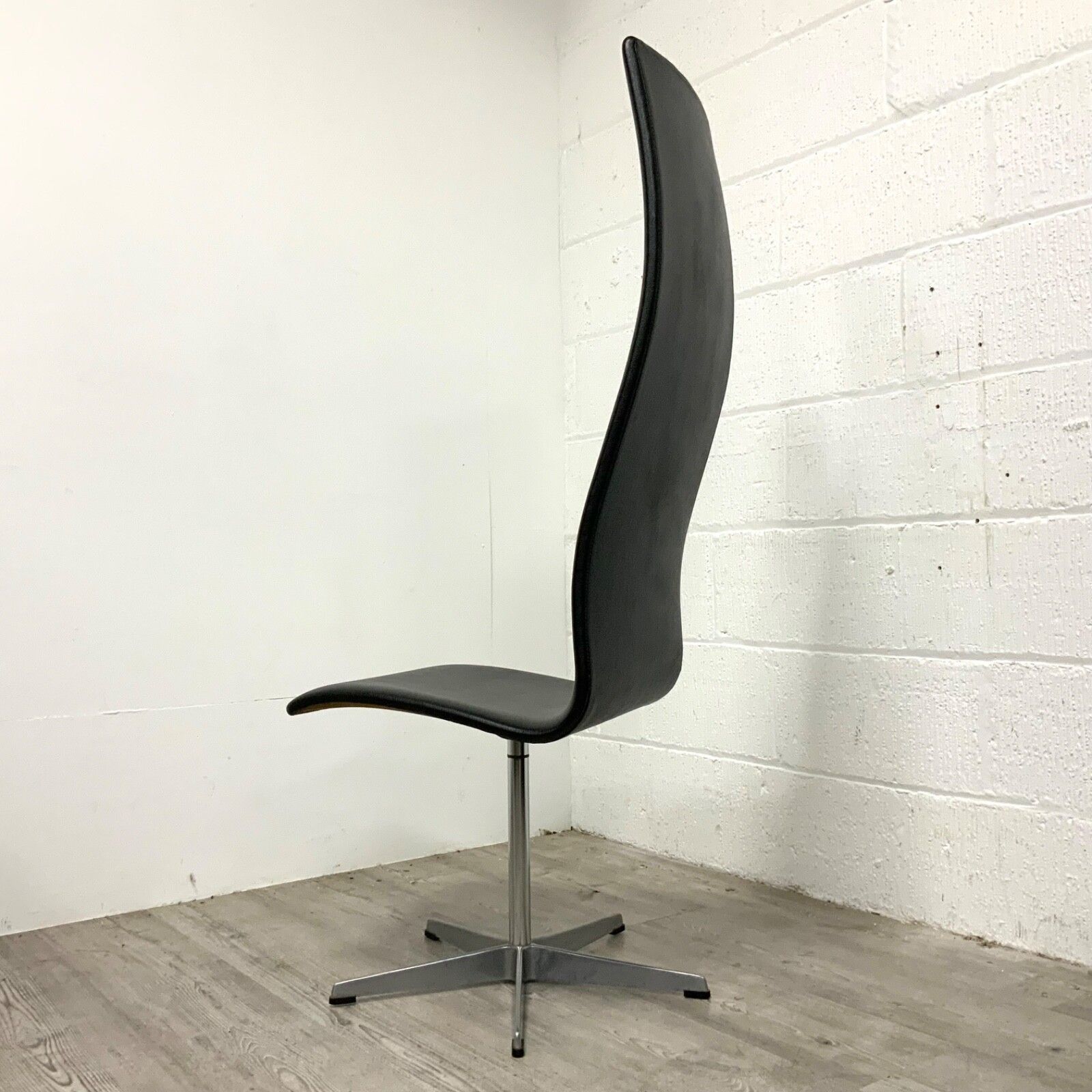 An Early 1960s Oxford Chair By Arne Jacobsen For Fritz Hansen Danish  / 1 photo vintage