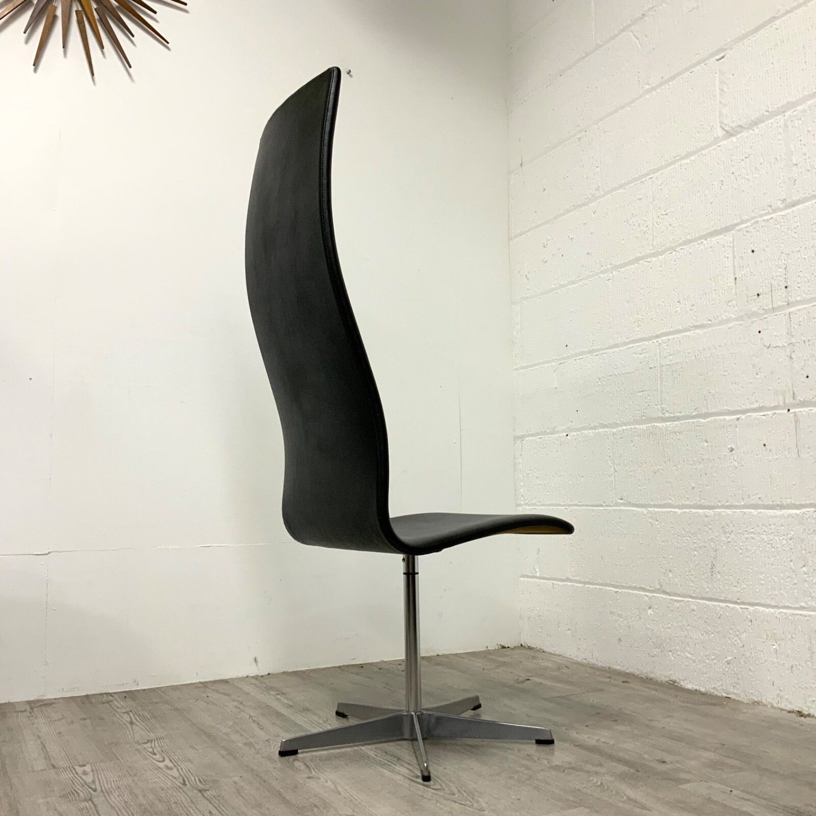An Early 1960s Oxford Chair By Arne Jacobsen For Fritz Hansen Danish  / 2 photo 695.0
