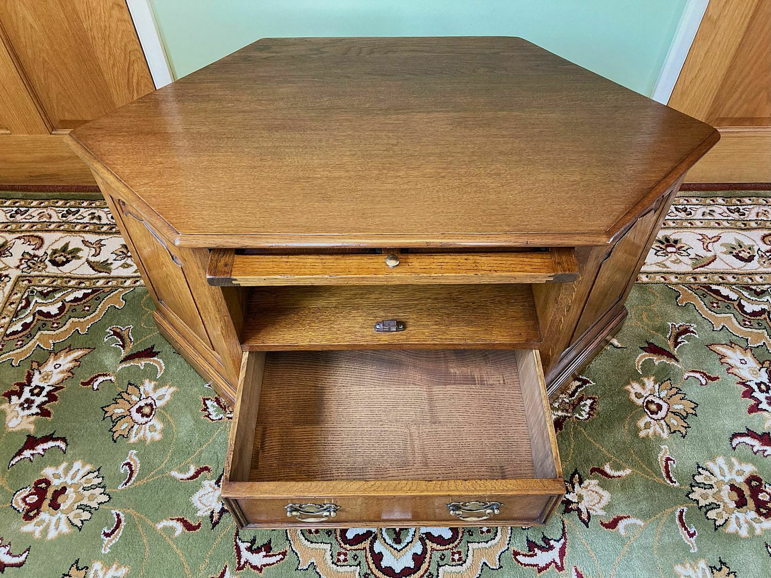 Royal Oak Canterbury Corner Tv Cabinet photo 495.0