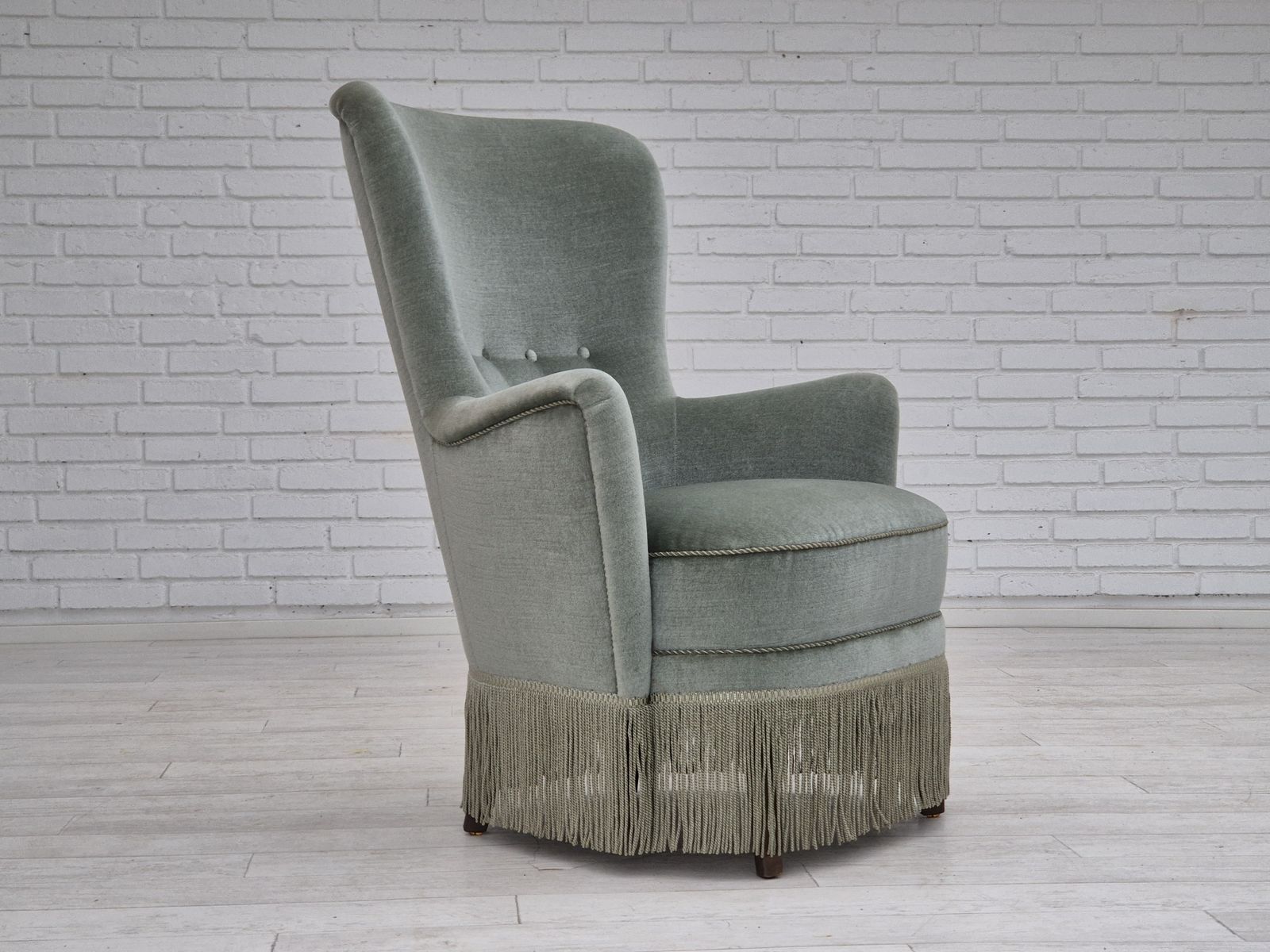 Jaren 1970, Deense Fauteuil, Meubelvlour, Beukenhouten Poten. photo furniture