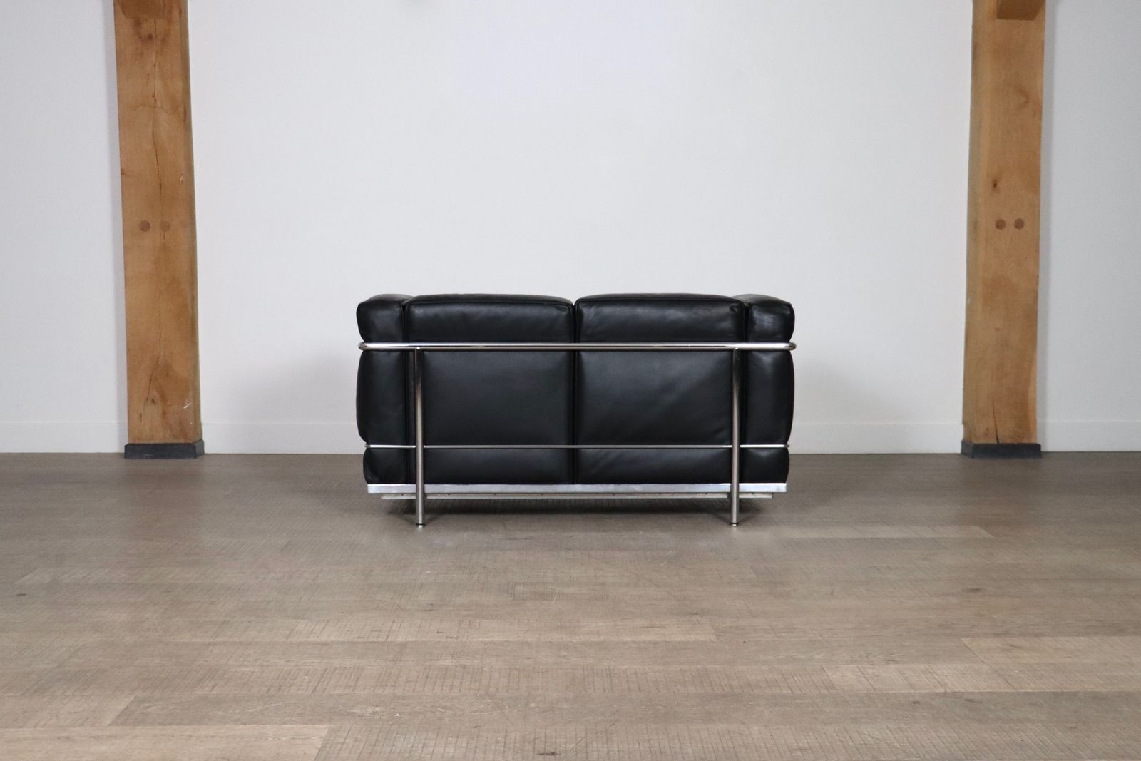 Vintage Cassina Lc2 Two Seater Sofa By Charlotte Perriand And Le Corbusier photo vinterior