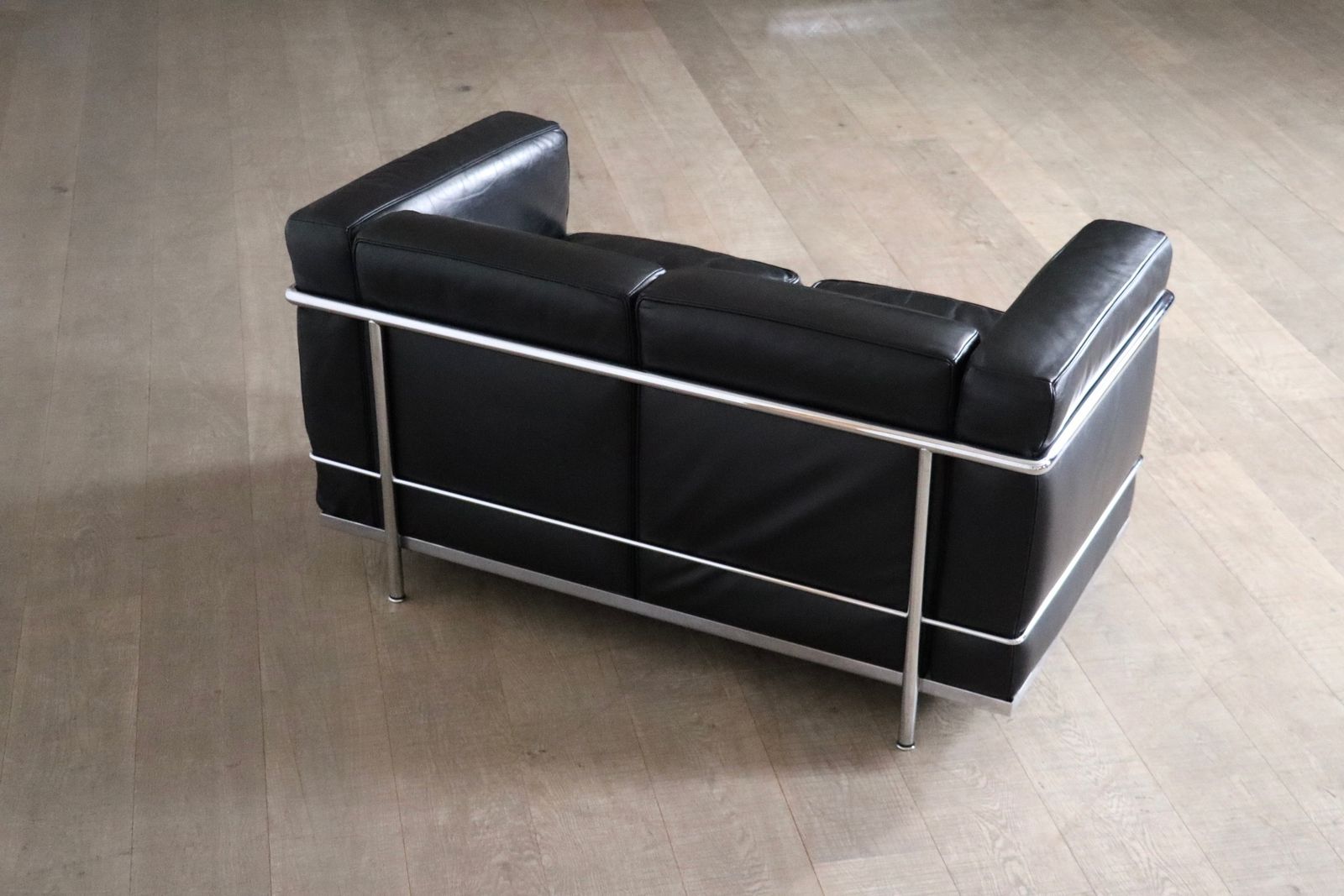 Vintage Cassina Lc2 Two Seater Sofa By Charlotte Perriand And Le Corbusier photo vintage