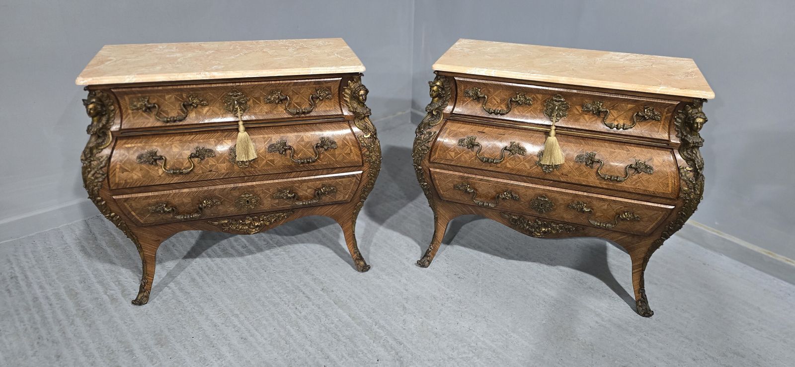 photo vintage Top Quality Pair French Bombe Commode Chests Of Drawers