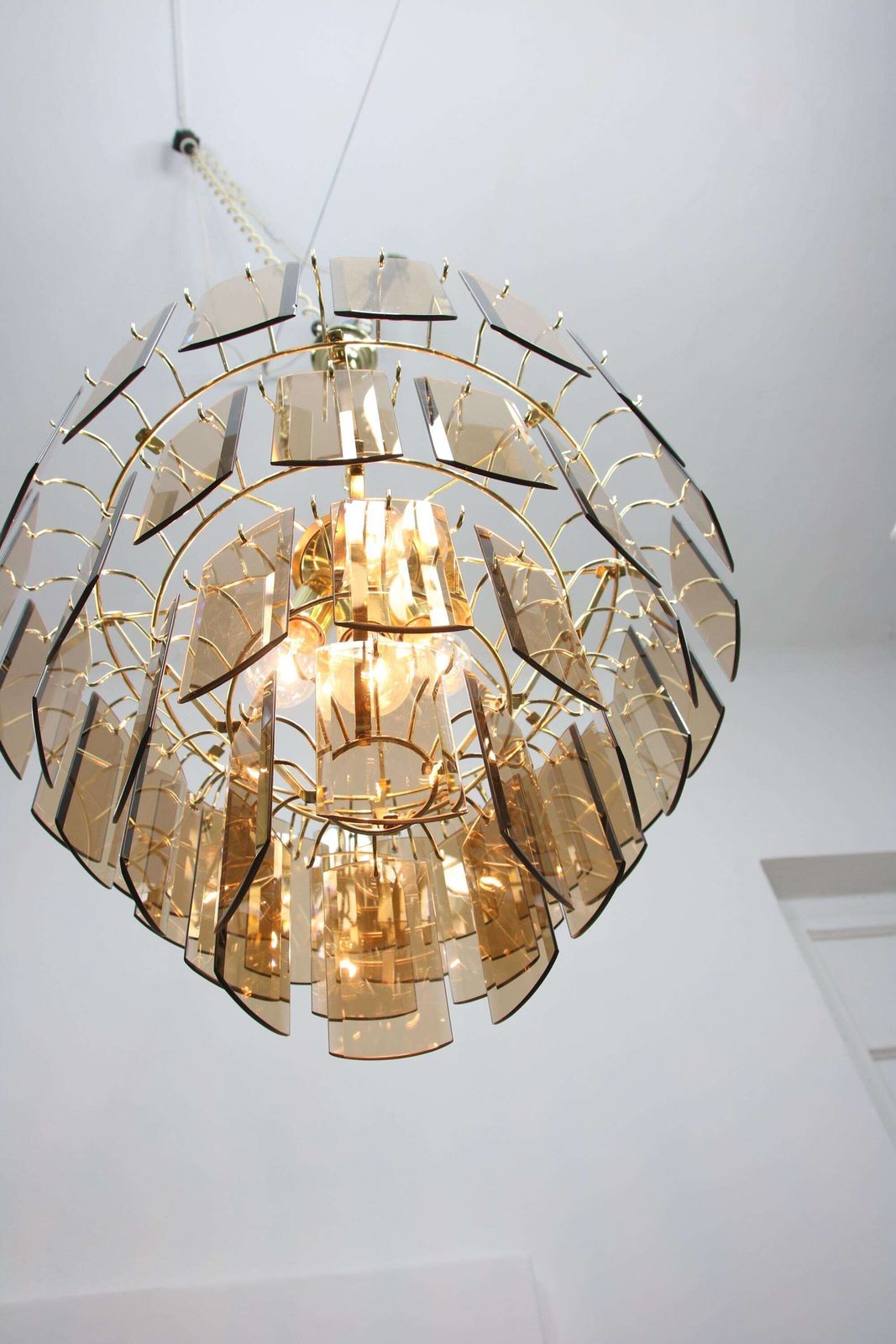 Vintage Italian Veca Chandelier With 4 Levels / Italy 1970s / 48 Beveled Smoked Glass Discs And Brass Base / Mid Century Luxury Pendant Lamp photo Lighting