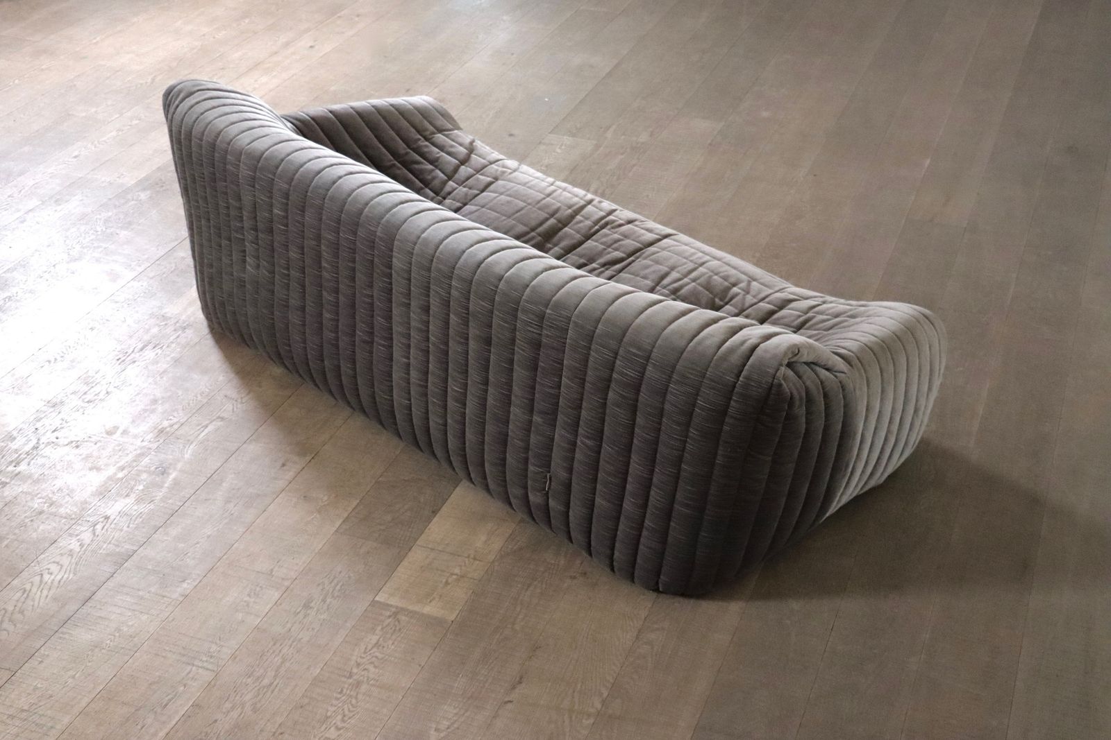 photo furniture Original Cinna Sandra Three Seater Sofa In Velvet By Annie Hieronimus, France 1970s
