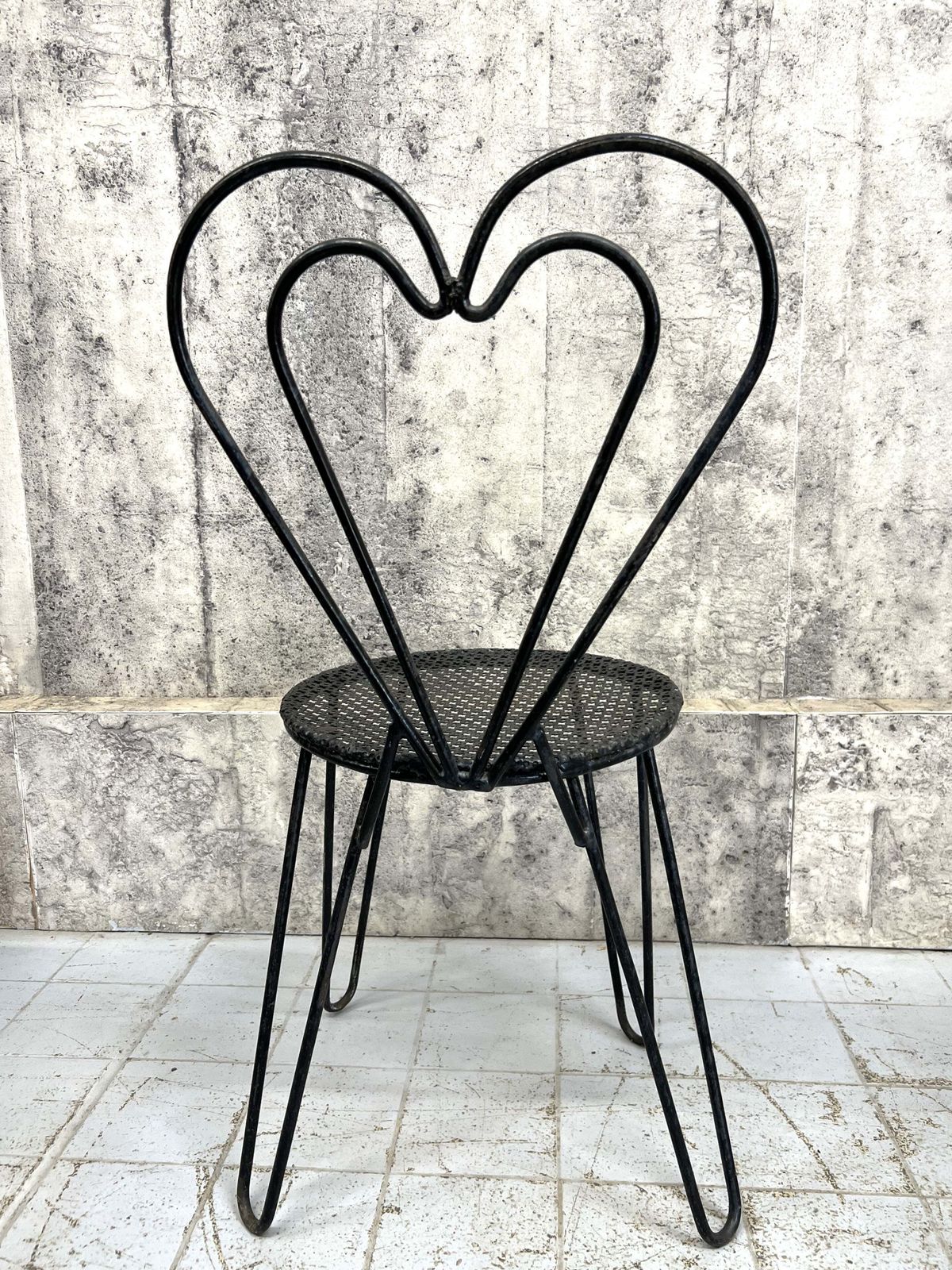 photo furniture Set Of 4 Black Metal Garden Chairs And Circular Table