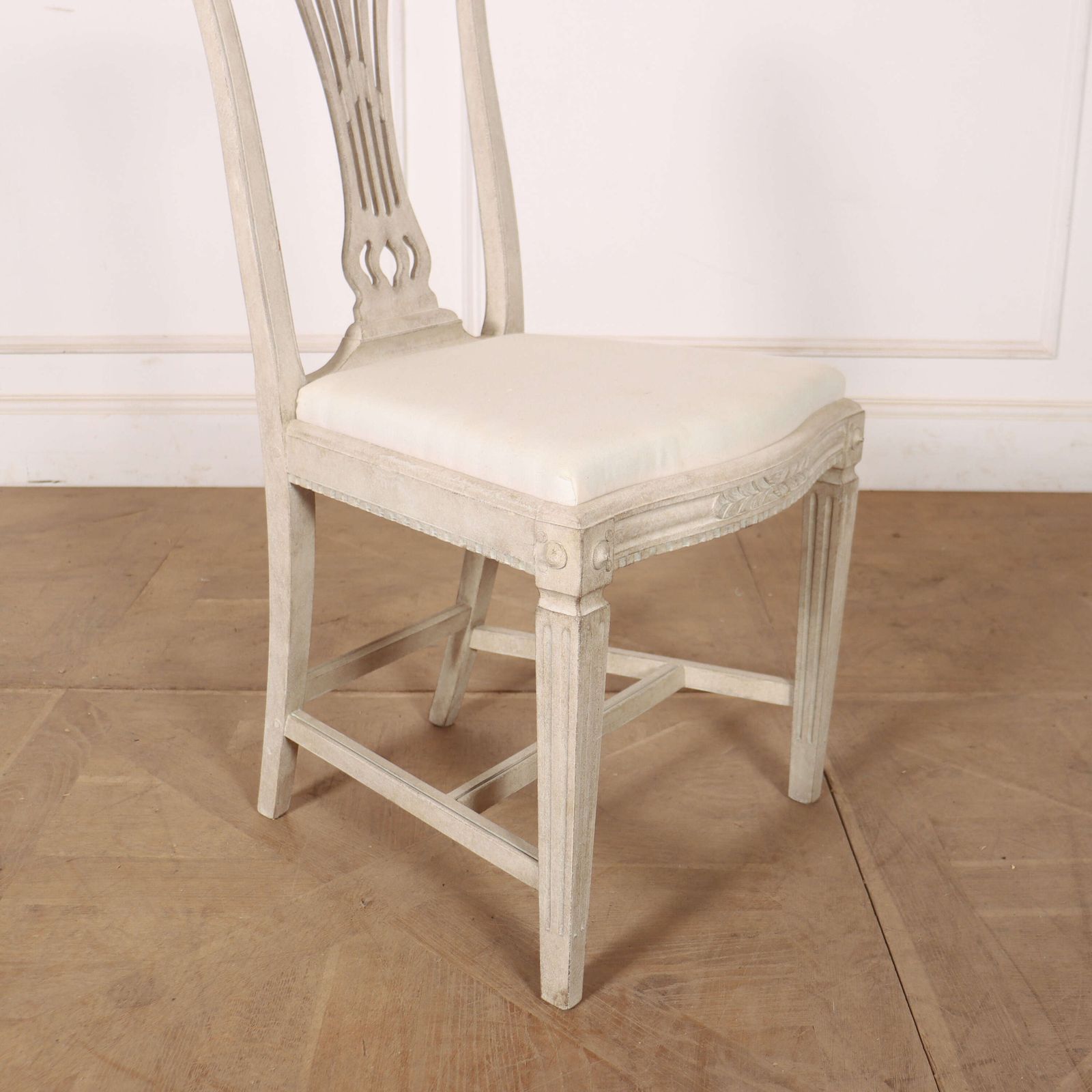 photo furniture Set Of 6 Gustavian Style Dining Chairs