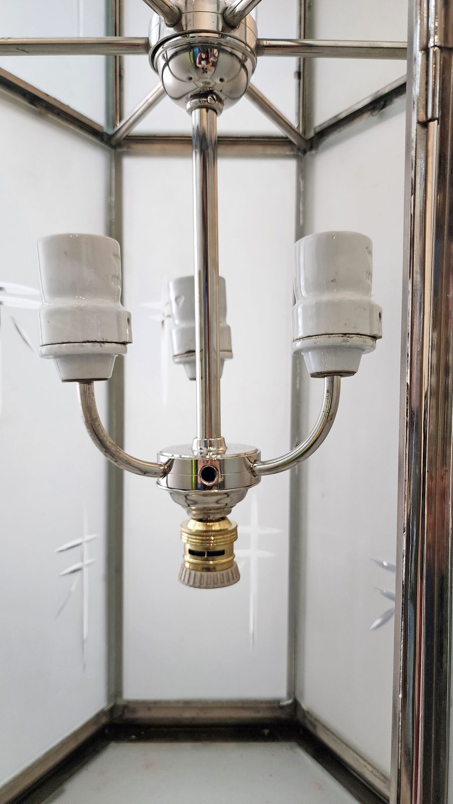 1920s Former Palacio Sudamérica's Art Déco Metal And Glass Lighting Fixture, Uruguay photo vinterior
