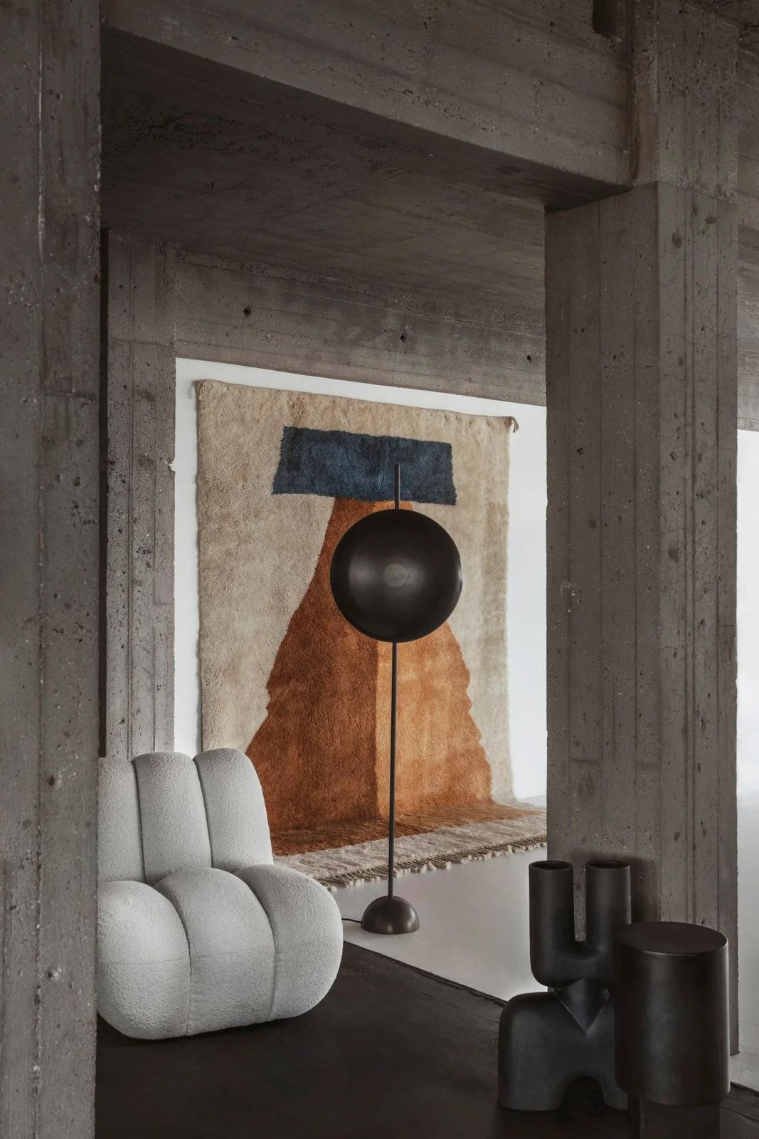 Colonne, Column Table In Fibre And Concrete, Contemporary Work. photo vinterior