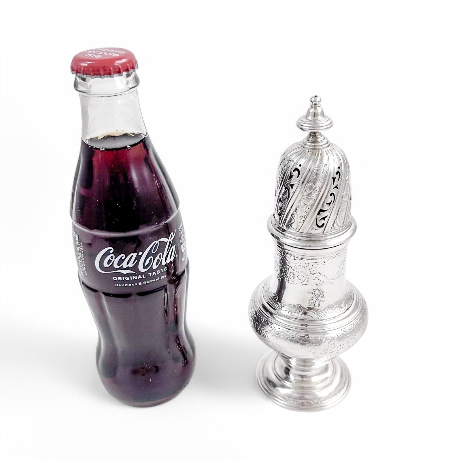 George II Sterling Silver Pepper Pot /Sugar Sifter / Muffineer, Samuel Wood 1744 photo vinterior