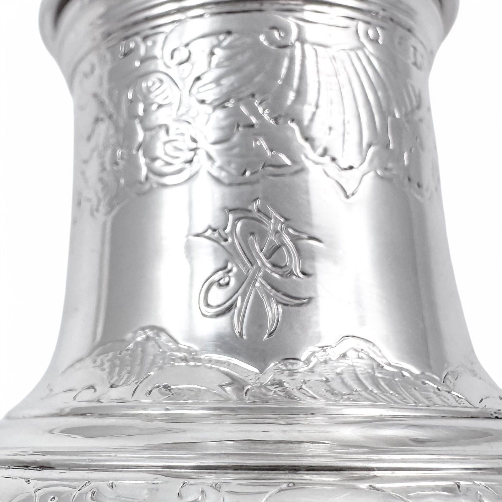 photo vintage George II Sterling Silver Pepper Pot /Sugar Sifter / Muffineer, Samuel Wood 1744